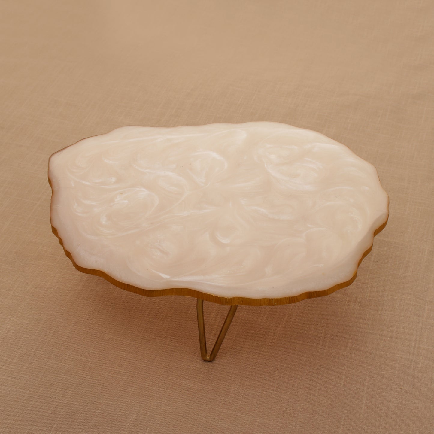 The Harp Shell Cake Stand