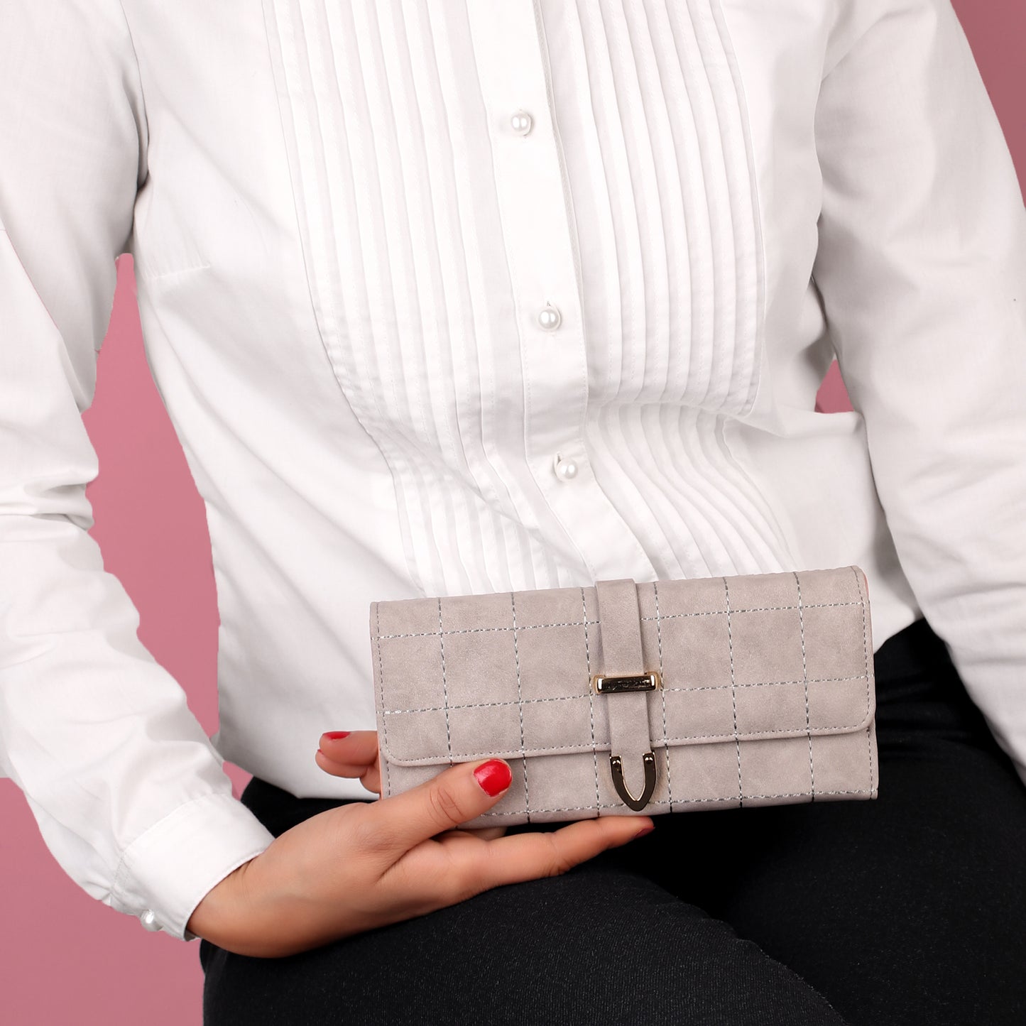 The Boxy Clamped Wallet in Light Grey