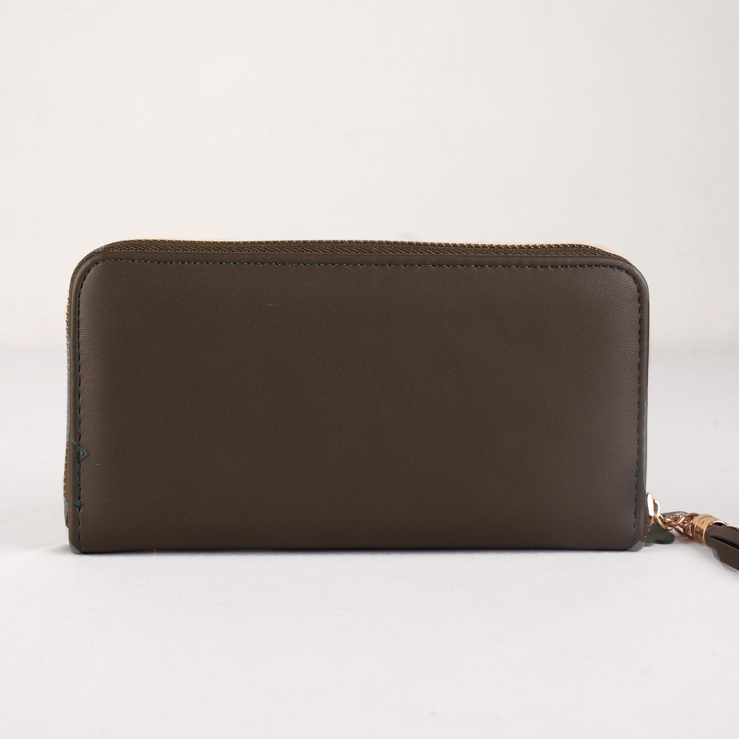 The Boxy inverted Clamped wallet with Tassels in Green