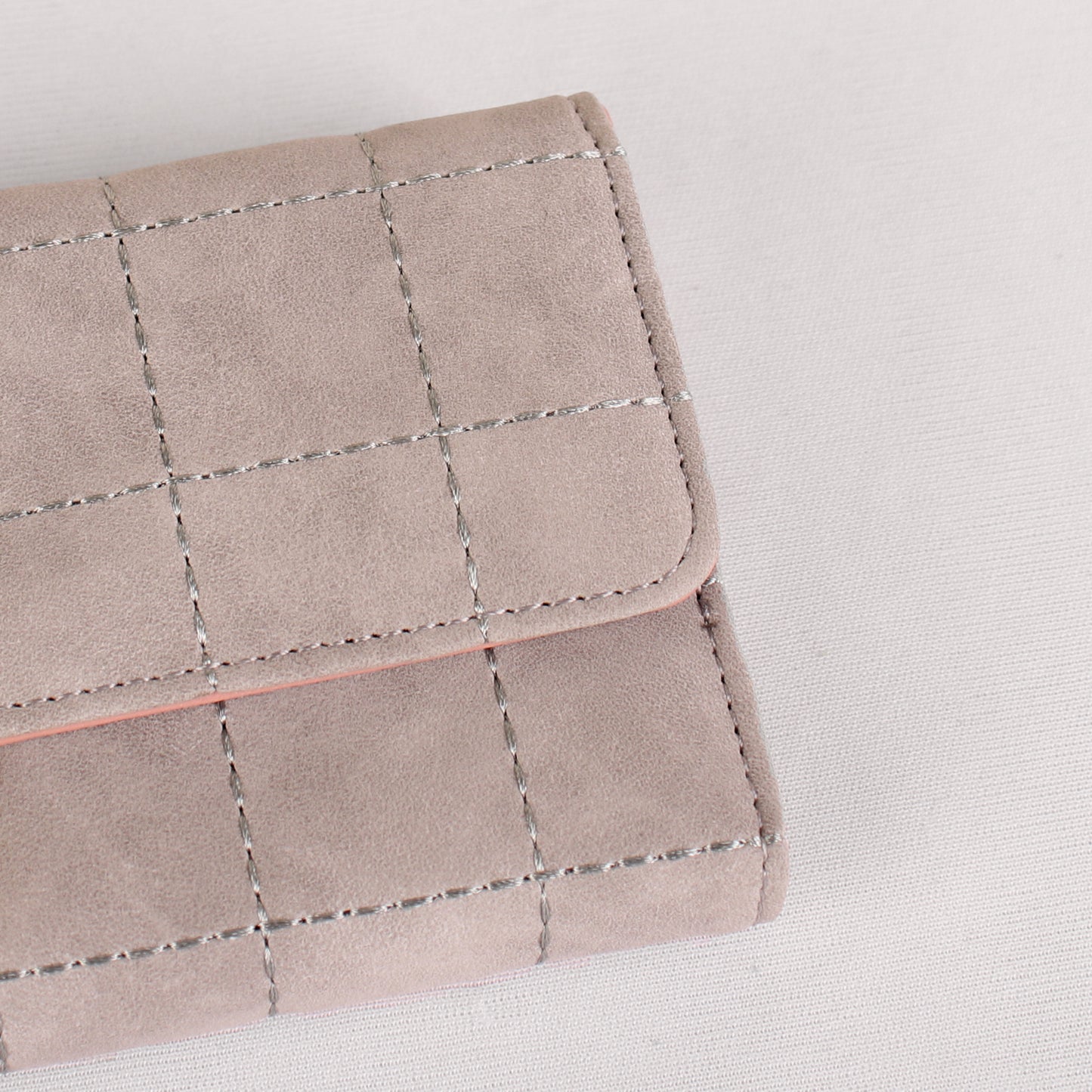 The Boxy Clamped Wallet in Light Grey