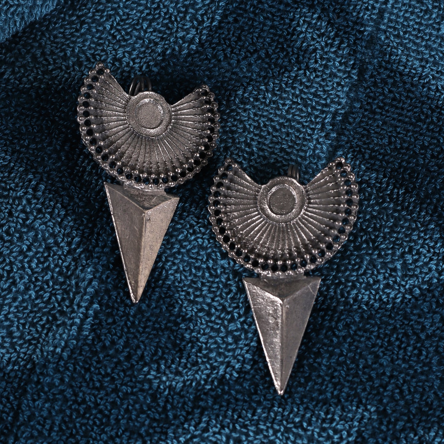 Antique Silver Black Finish Traditional Geometrical Earcuff