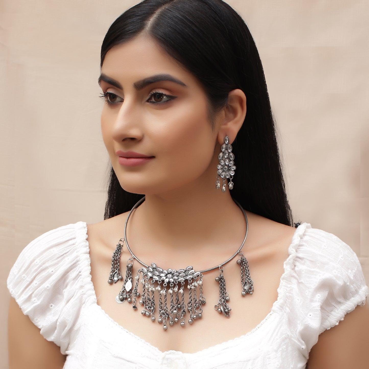 The Magical Drool Downs Hasli Necklace Set