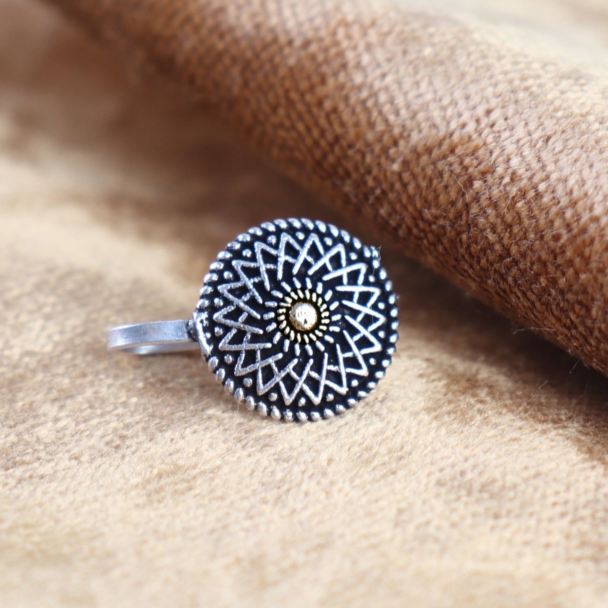 Nose Pin,Shield Style Round Nose Pin - Cippele Multi Store