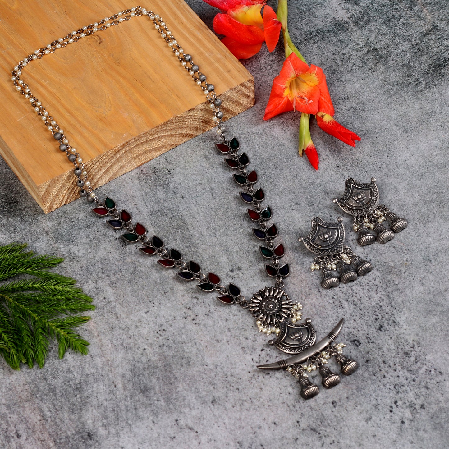 The Aspen Leafy Meenakari Necklace Set