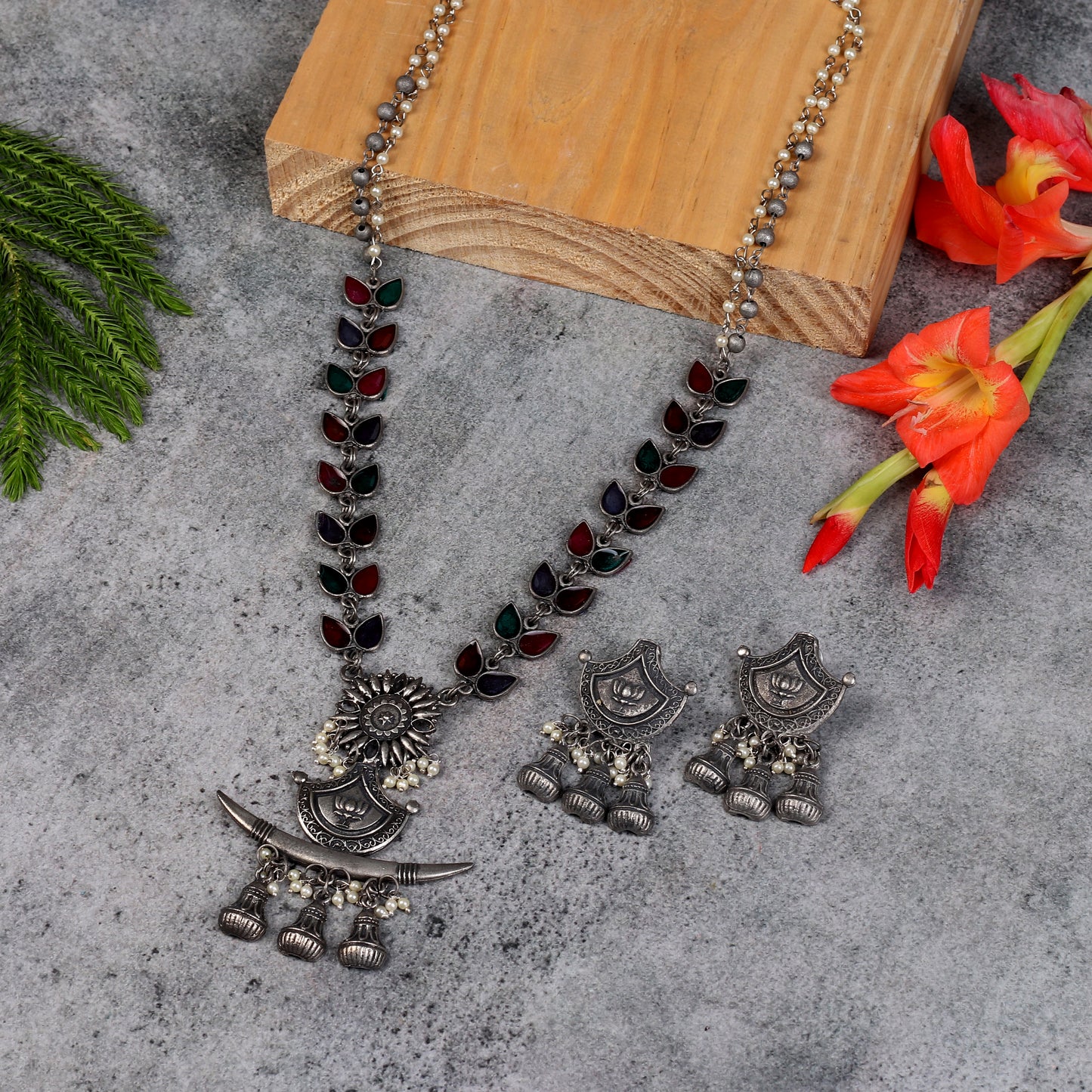The Aspen Leafy Meenakari Necklace Set