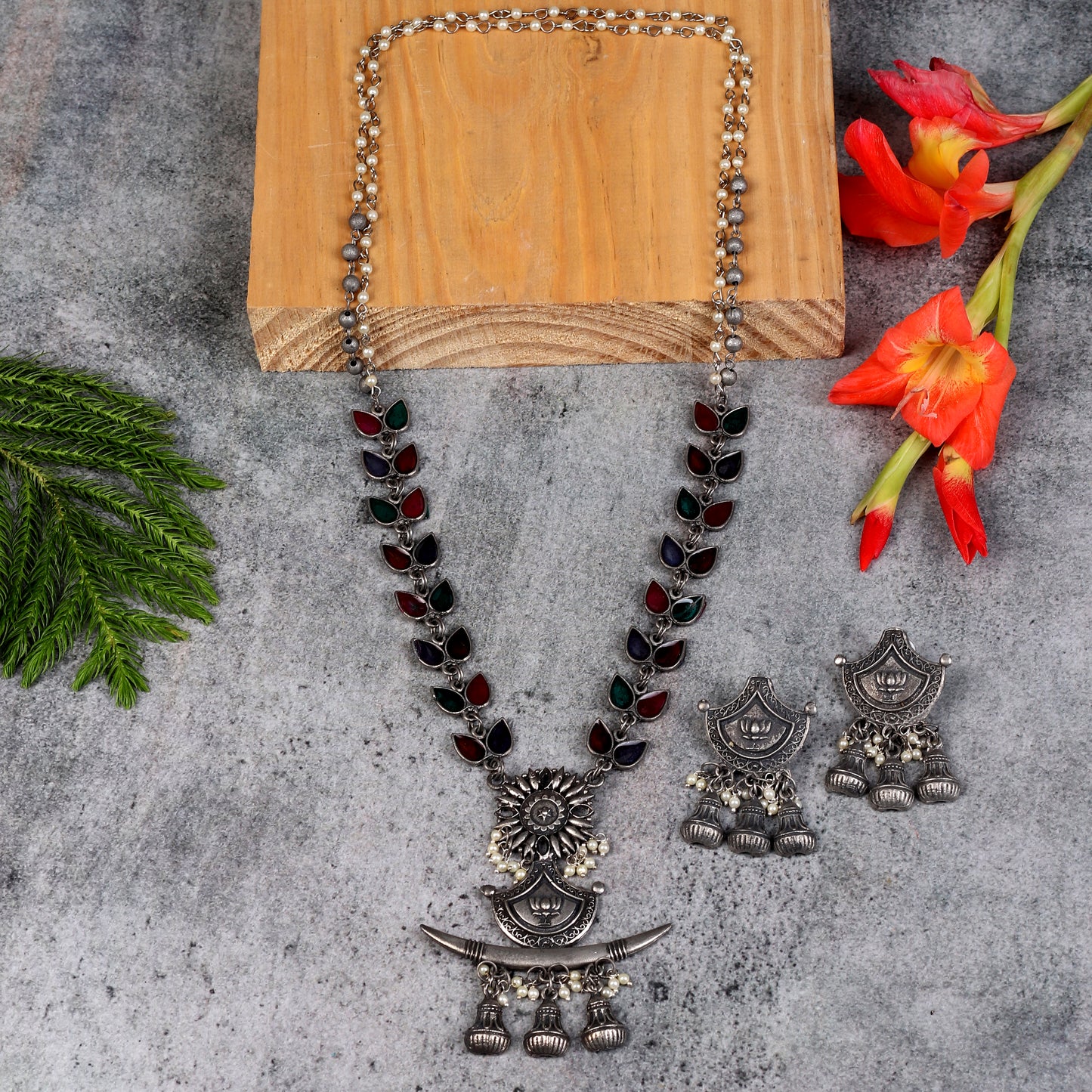 The Aspen Leafy Meenakari Necklace Set