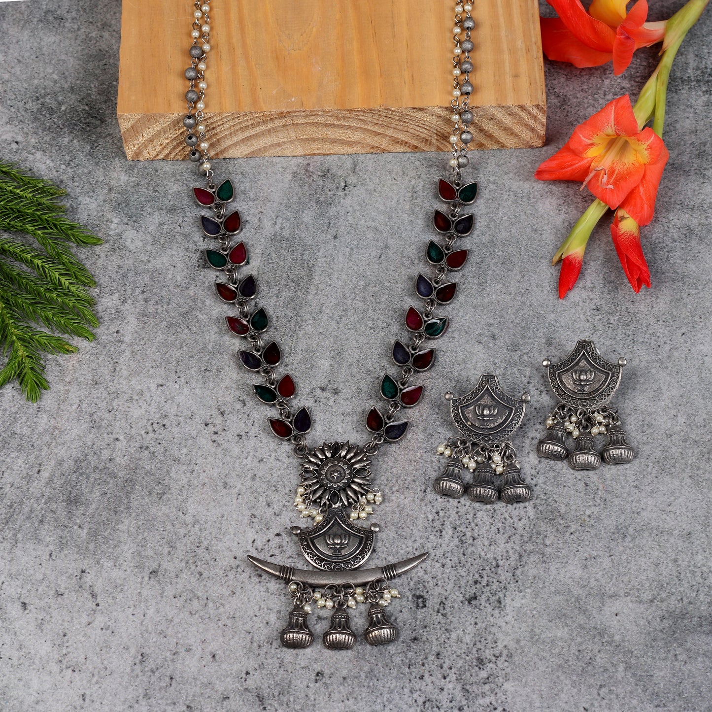 The Aspen Leafy Meenakari Necklace Set
